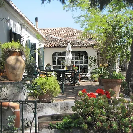 Etna La Casa Di Pippinitto ベッド・アンド・ブレックファスト サンタ・ヴェネリーナ