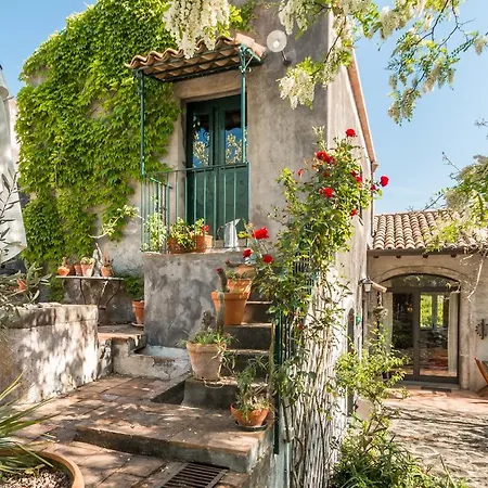 ベッド・アンド・ブレックファスト Etna La Casa Di Pippinitto サンタ・ヴェネリーナ