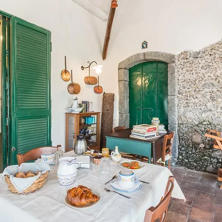 ベッド・アンド・ブレックファスト Etna La Casa Di Pippinitto